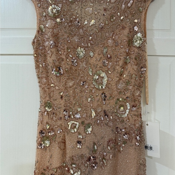 Mac Duggal Nude Silver Bateau Neck Cap Sleeve Floral Beaded Trumpet Gown Size 8 - Picture 9 of 17